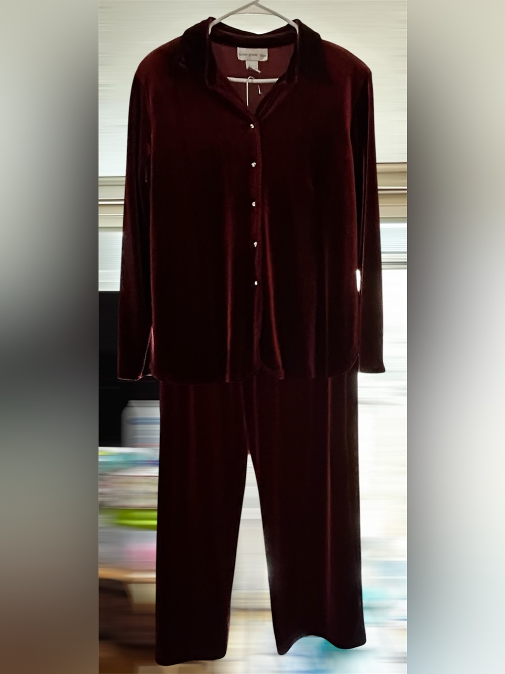 READ DESCRIPTIONSusan Graver Velvet Button-Up Fancy Lounge Set in Deep Burgundy